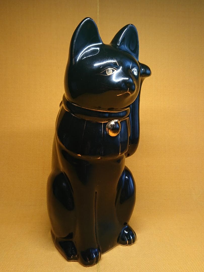 骨董　招き猫　黒猫　陶器　オブジェ　置物　インテリア　工芸品　美術品　A2572