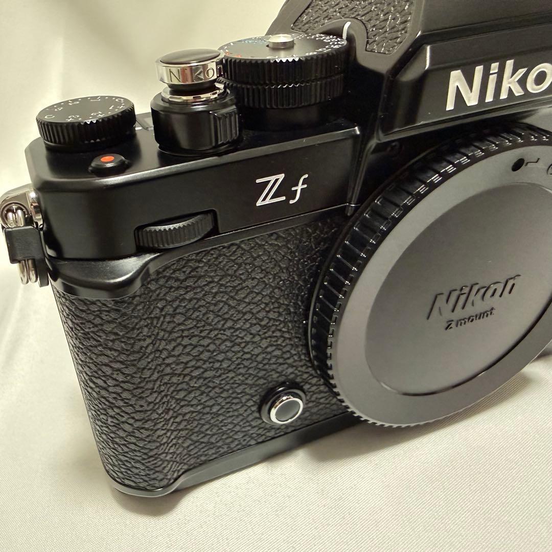 【美品】Nikon Zf ブラック ボディ　サムレスト、ボタンのおまけ付き