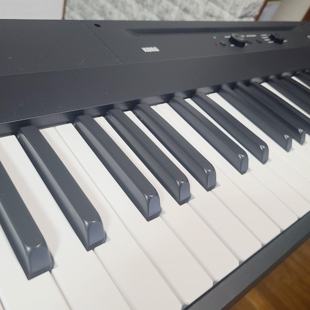 電子ピアノKORG Liano L1 88鍵 黒　ペダル スタンド付き