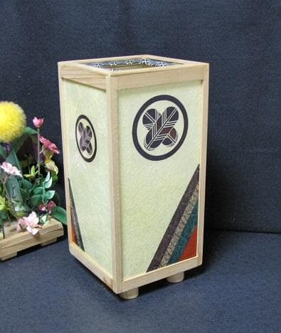 和紙の温り＝「丸に違い鷹の羽」／2本組／LED・檜枠造・フイルム加工・軽量／