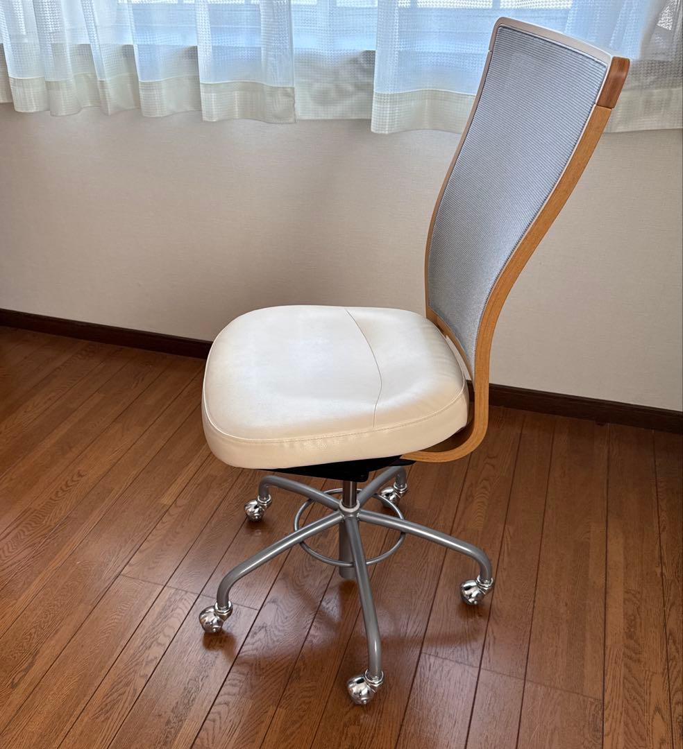 カリモク　デスクチェア　白（アイボリー）　XT4100HS