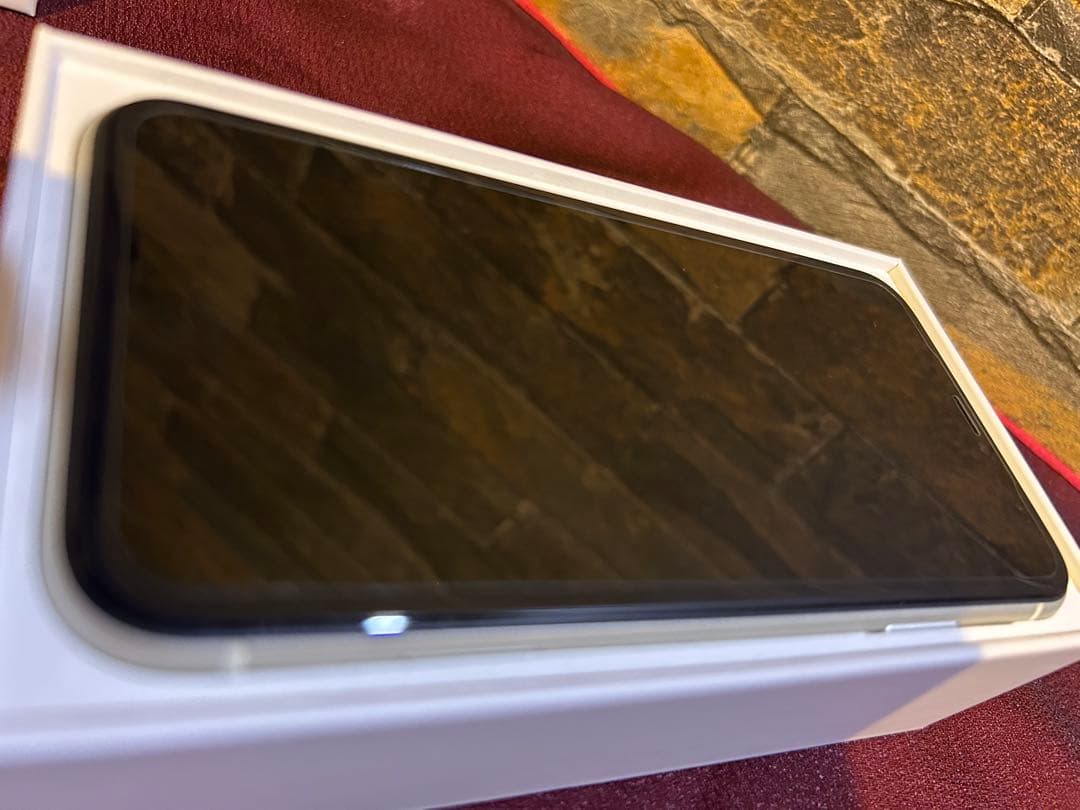 美品　iPhone11 64GB simフリー ホワイト　バッテリー98%