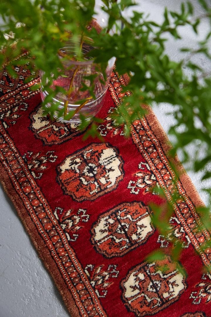 ヴィンテージラグ　トライバルラグ　パキスタン（95×33cm）赤　茶　オレンジ