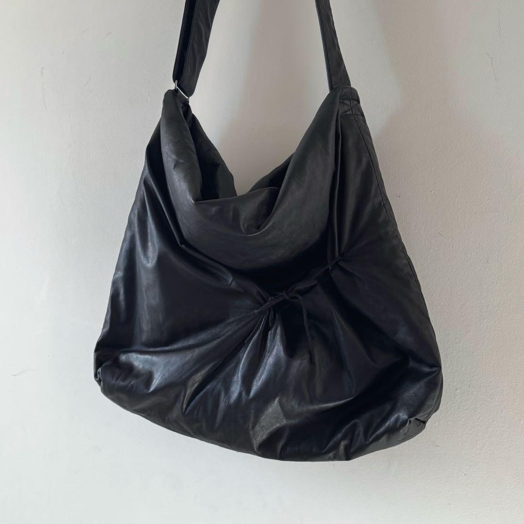 バッグ Discord Batt shoulder Black leather