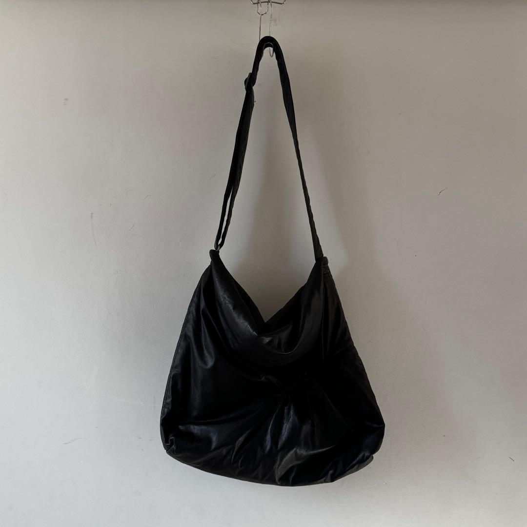 バッグ Discord Batt shoulder Black leather