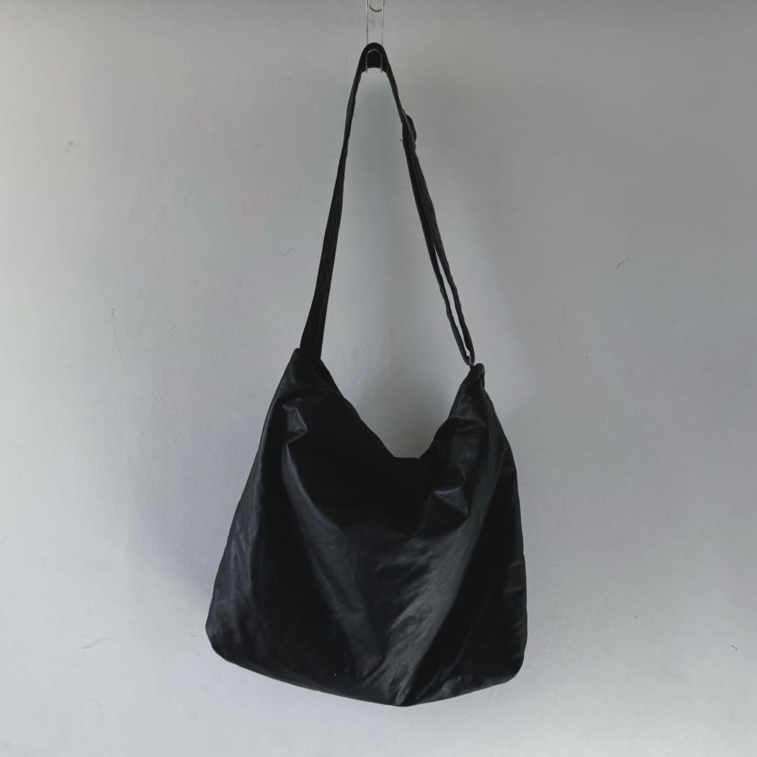 バッグ Discord Batt shoulder Black leather