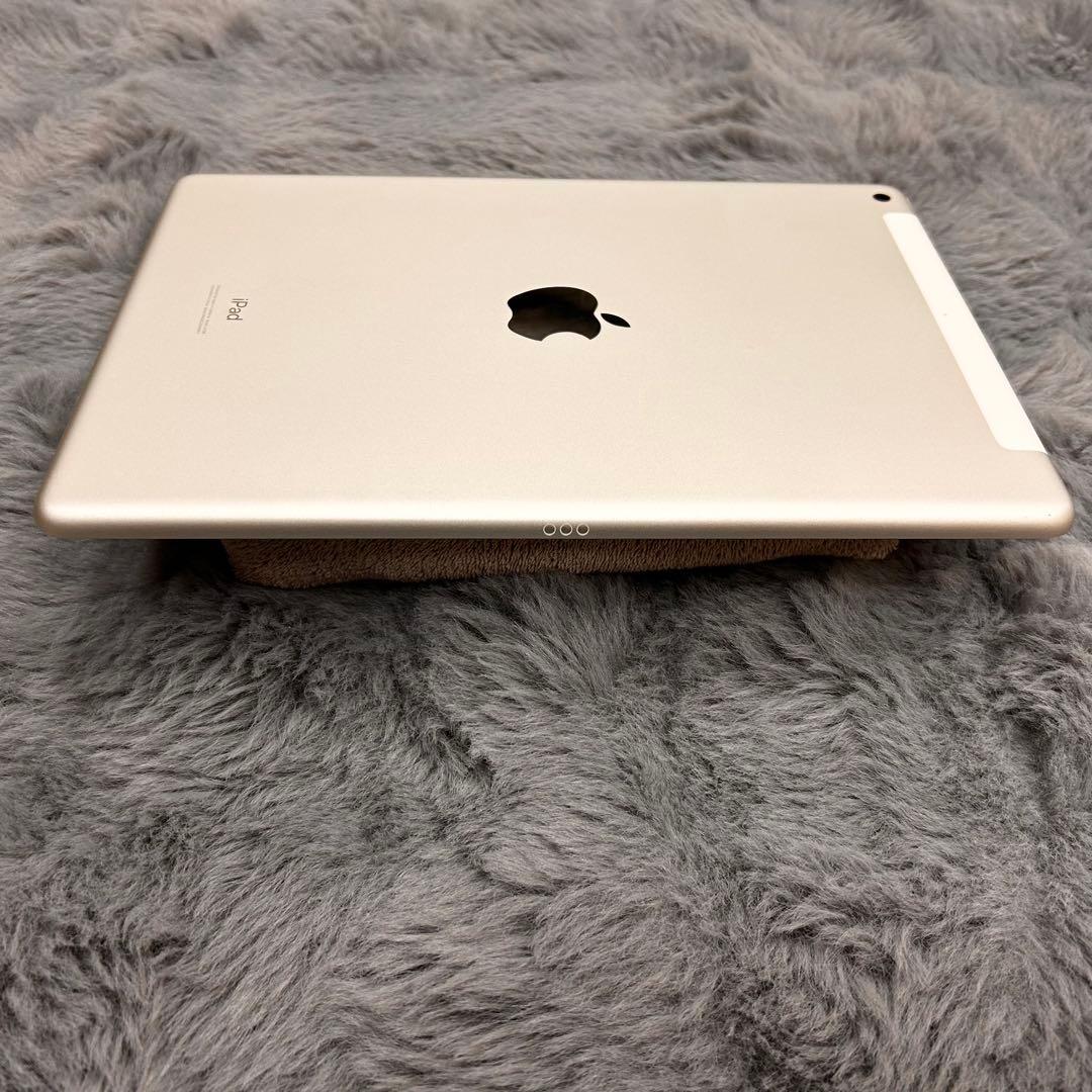 【中古】iPad第7世代 32GB シルバー Wi-Fi + Cellular