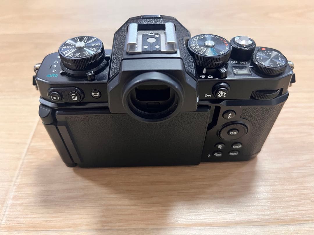 Nikon Z fc ミラーレス一眼カメラ