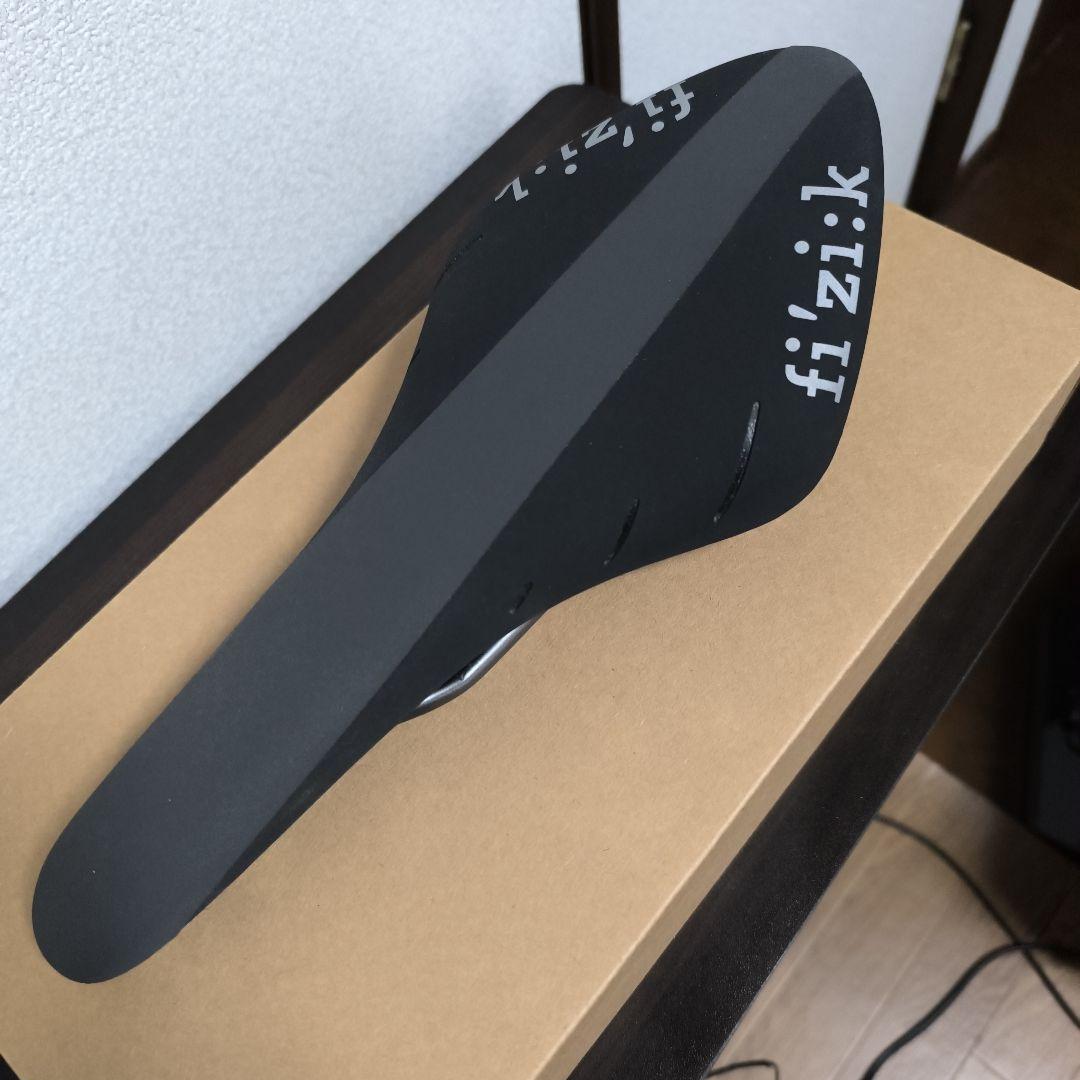 フィジーク アリオネ R3 regular ブラック サドル 元箱英文解説付き