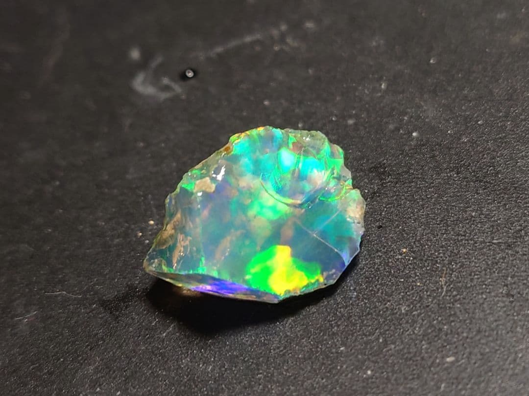 エチオピアウェロ産　チョーク　オパール 原石 鉱物標本 虹色