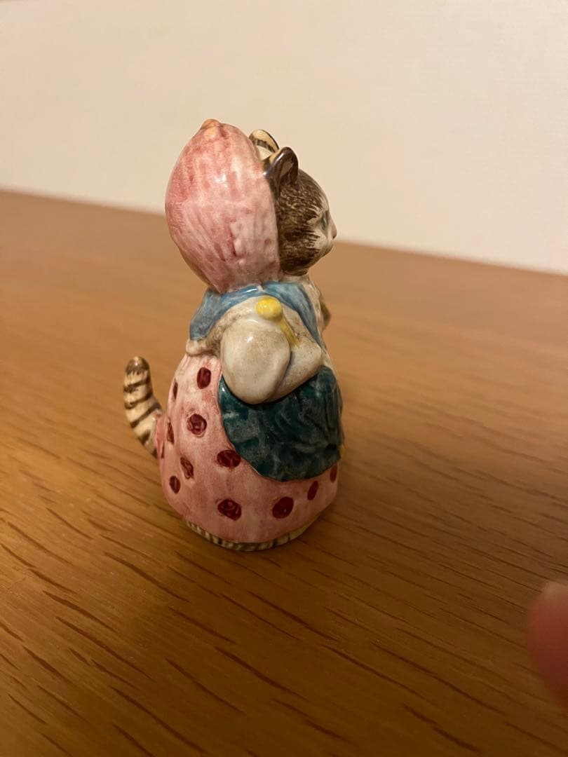 ベスウィック Beswick グロースターの仕立て 陶器 フィギュリン