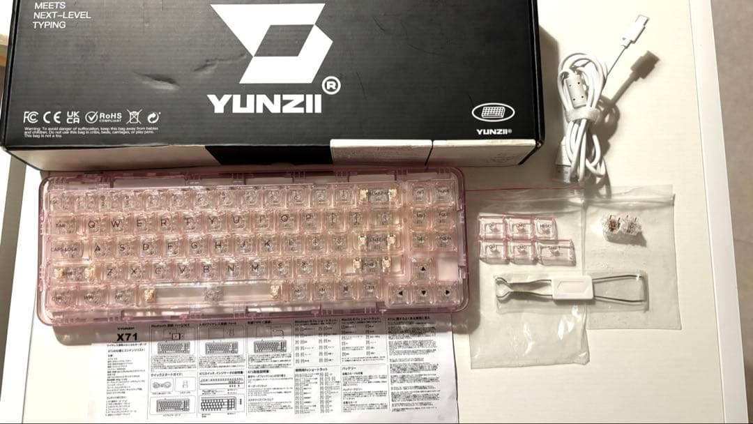 【美品】YUNZII X71 メカニカルゲーミングキーボード（ピンク）