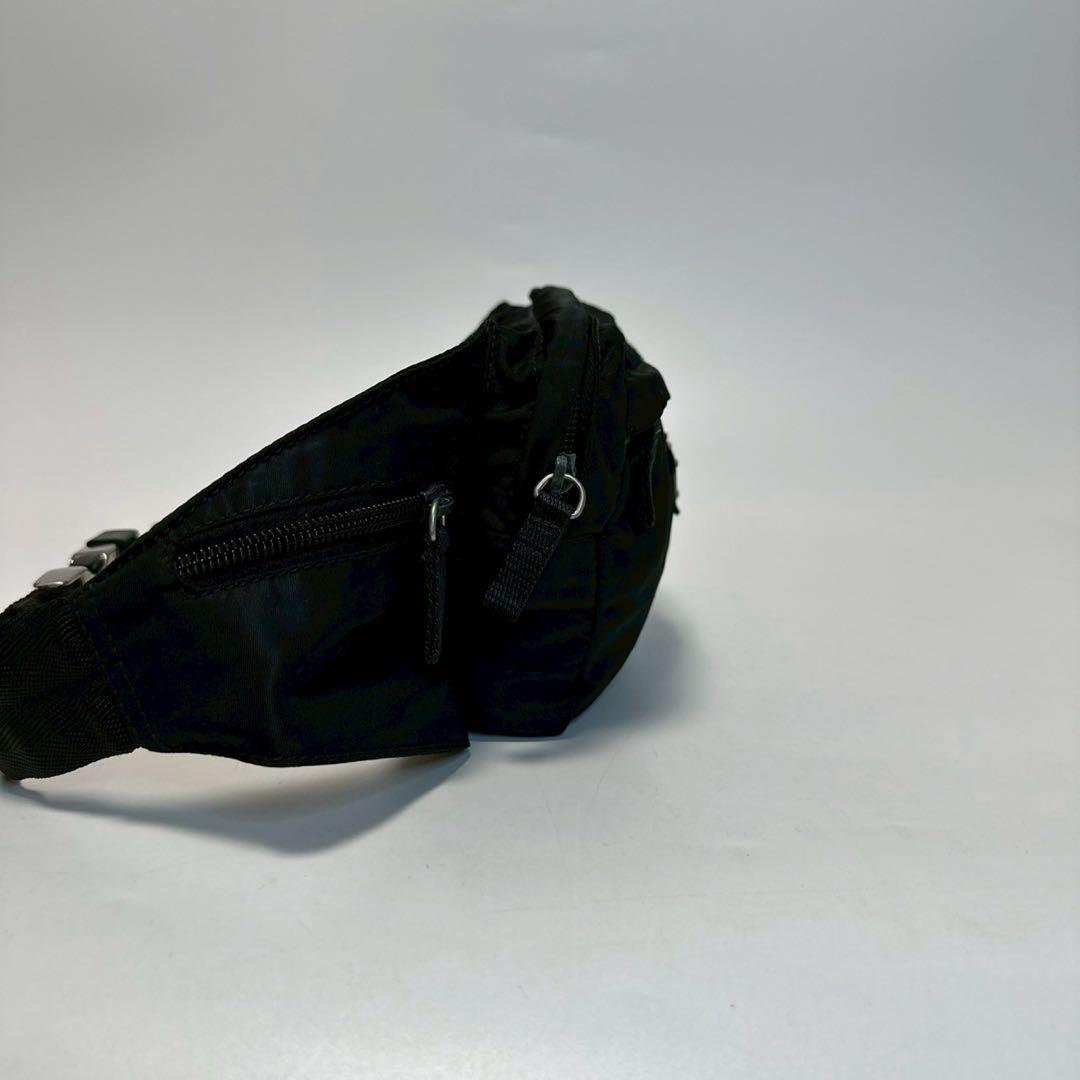 m61【極美品】プラダ　三角ロゴ　ナイロン　ブラックウエストバッグ　ボディバッグ