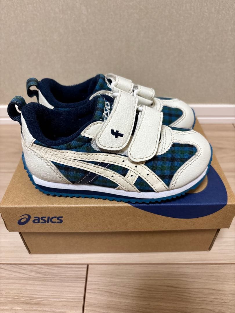【ほぼ未使用】asics ファミリア 15cm スニーカー　アシックス