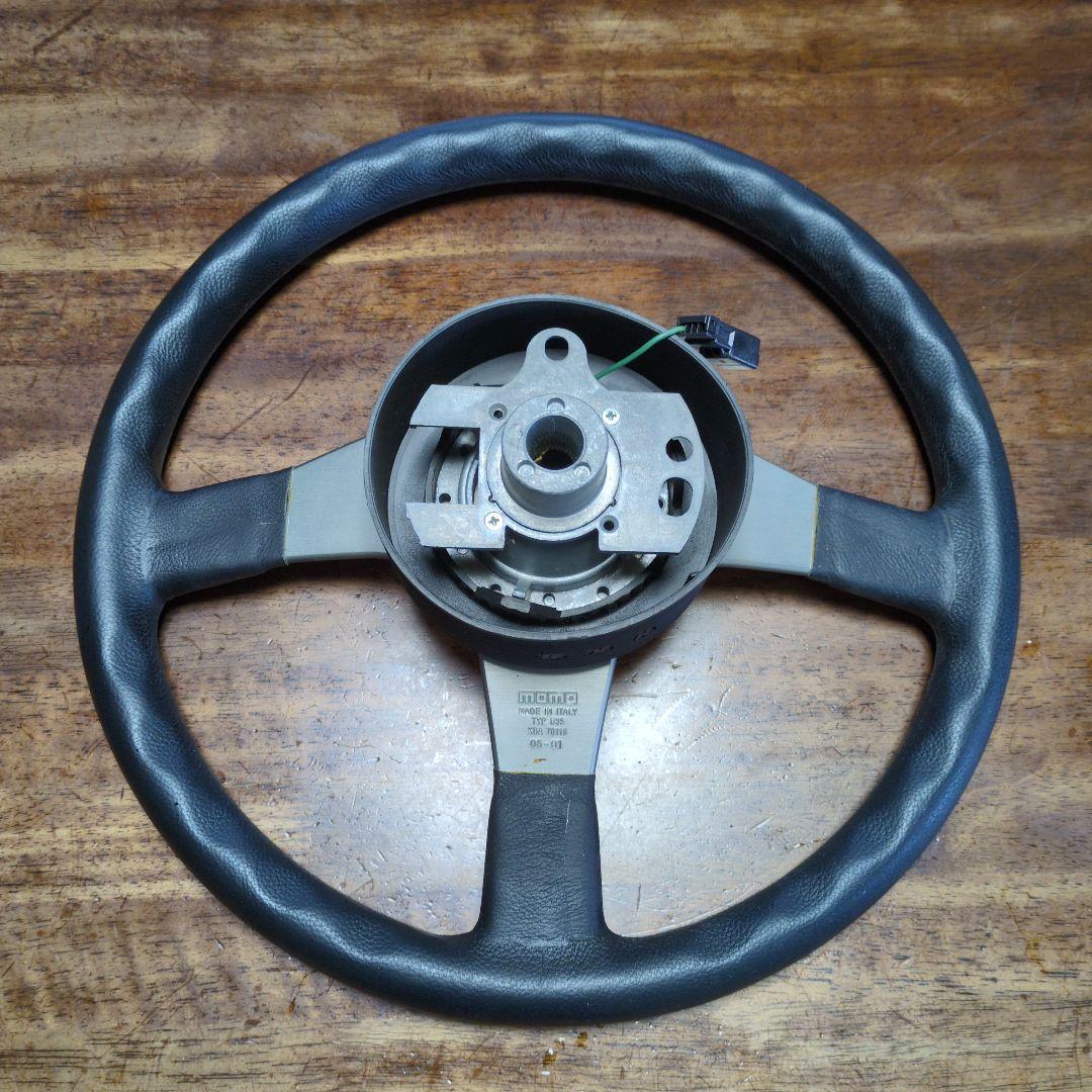 MOMO ステアリング 3スポーク ブラック/シルバー