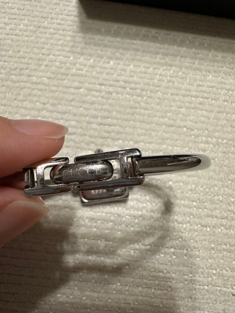 GUCCI シルバー スクエア型時計　箱付き　美品