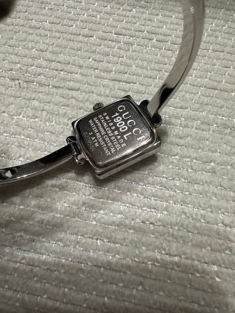 GUCCI シルバー スクエア型時計　箱付き　美品