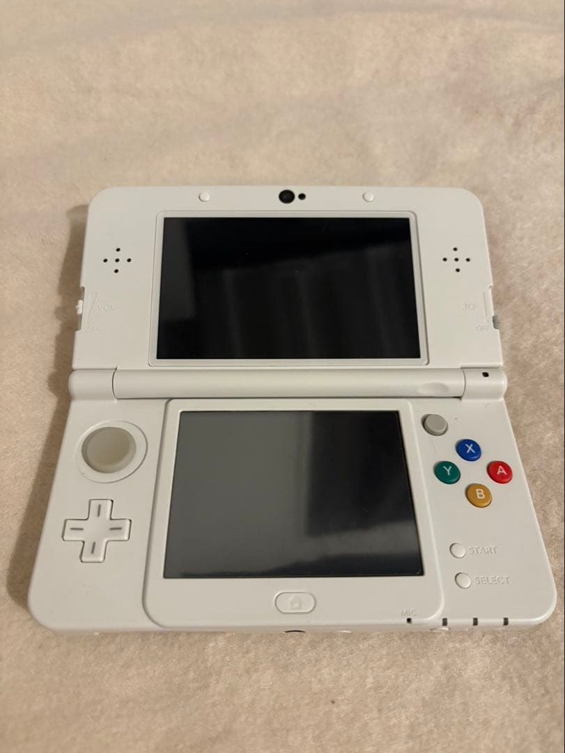 ニンテンドー3DS ホワイト 本体＋とびだせどうぶつの森 ソフト付き