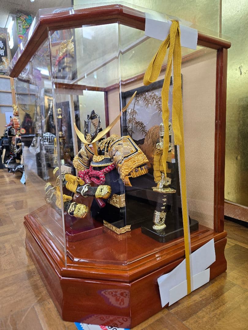 【展示品限り】五月人形　兜　上杉謙信　ケース飾り　※閉店セール　K6