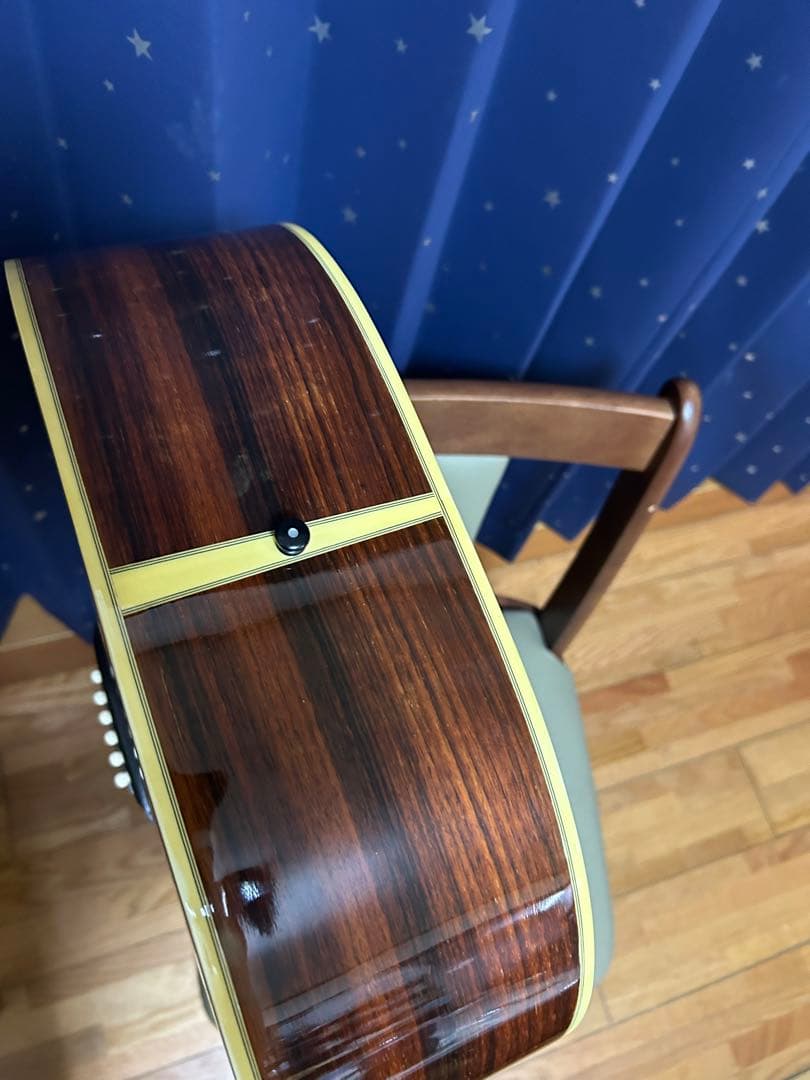 い*ん様 MORALES M80. 超レアー