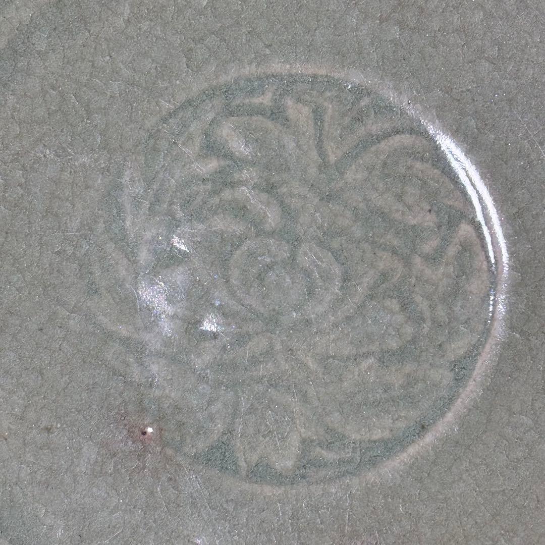 古伊万里　古波佐見　青磁陽刻大皿　共箱　1700年前後　美しい貫入　35.9cm