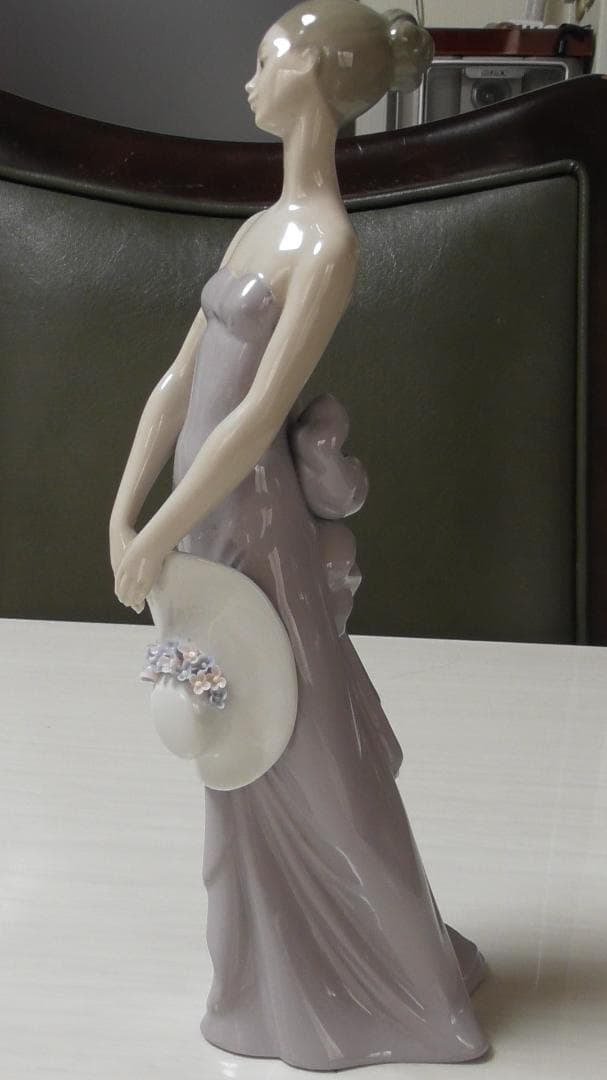 LLADRO　リヤドロ【帽子を持つ少女】　リアドロ　インテリア　Ｌ538