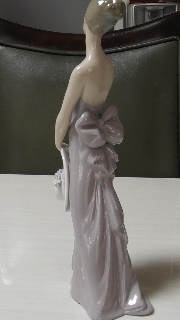 LLADRO　リヤドロ【帽子を持つ少女】　リアドロ　インテリア　Ｌ538