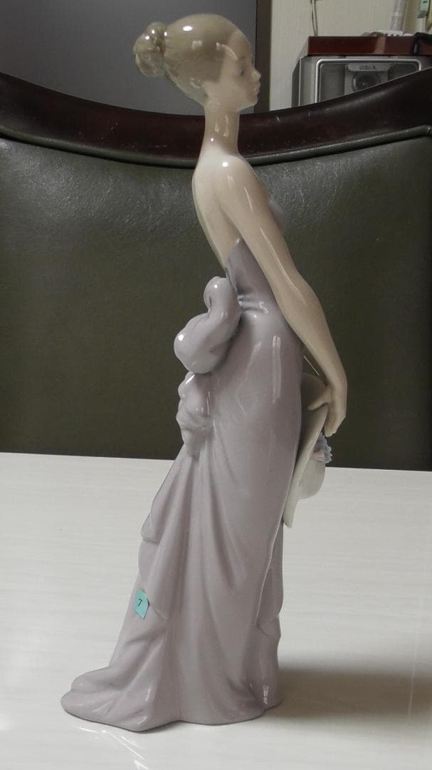 LLADRO　リヤドロ【帽子を持つ少女】　リアドロ　インテリア　Ｌ538