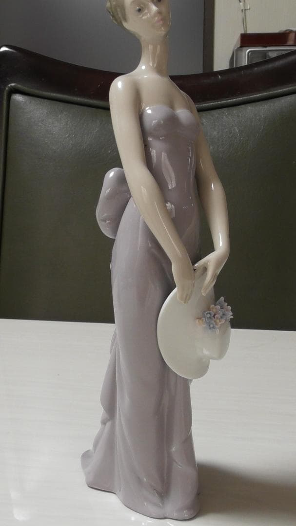 LLADRO　リヤドロ【帽子を持つ少女】　リアドロ　インテリア　Ｌ538
