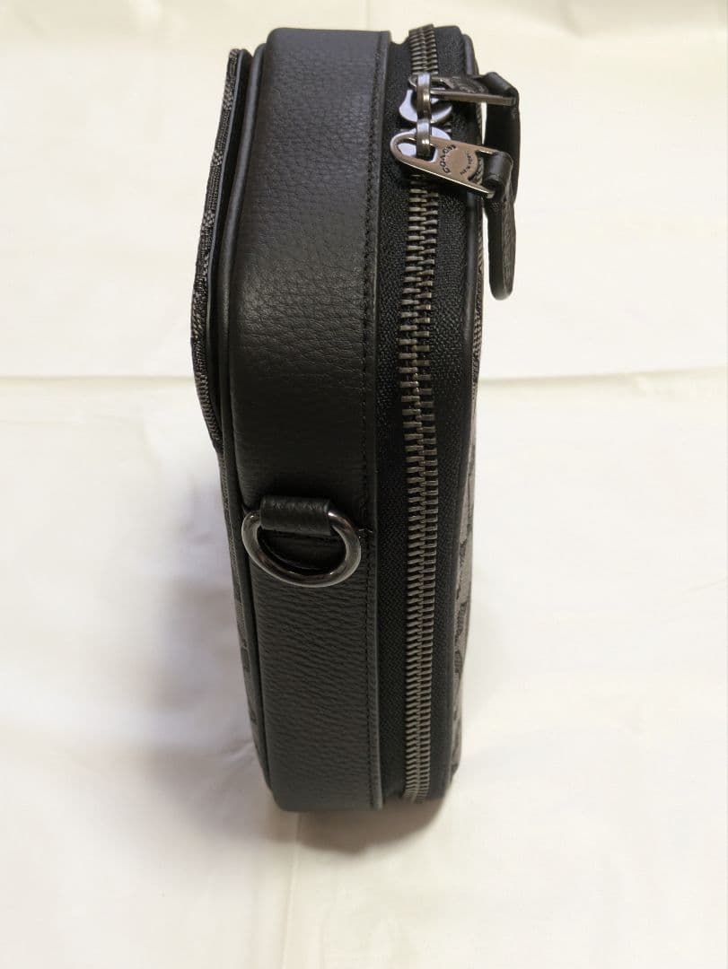 早坂★10日まで期間限定お値下げ・メンズショルダーバッグ