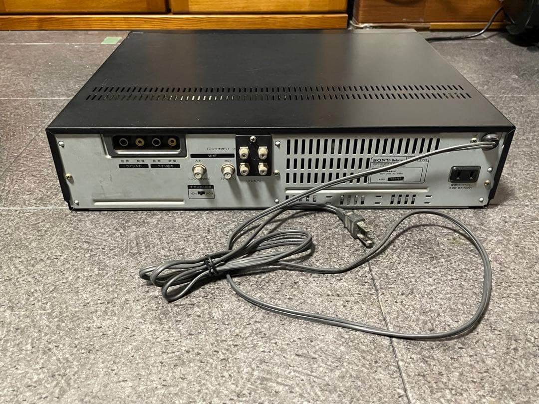 SONY ビデオデッキ　SL-F201とカセット