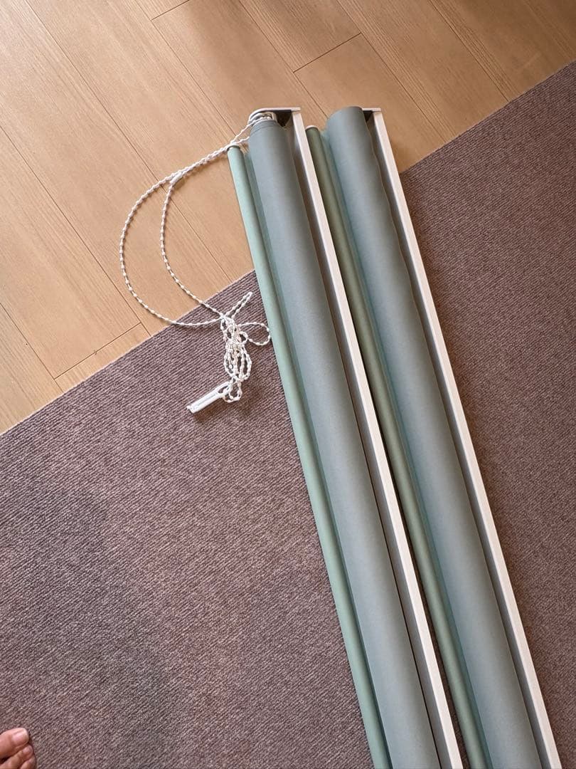 ニトリ　 ロールスクリーン　左操作のもの1つ　取付金具付き　高さ250×幅184