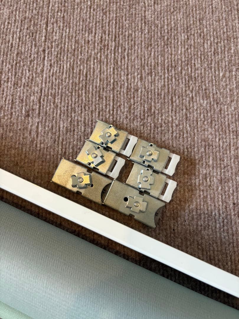 ニトリ　 ロールスクリーン　左操作のもの1つ　取付金具付き　高さ250×幅184