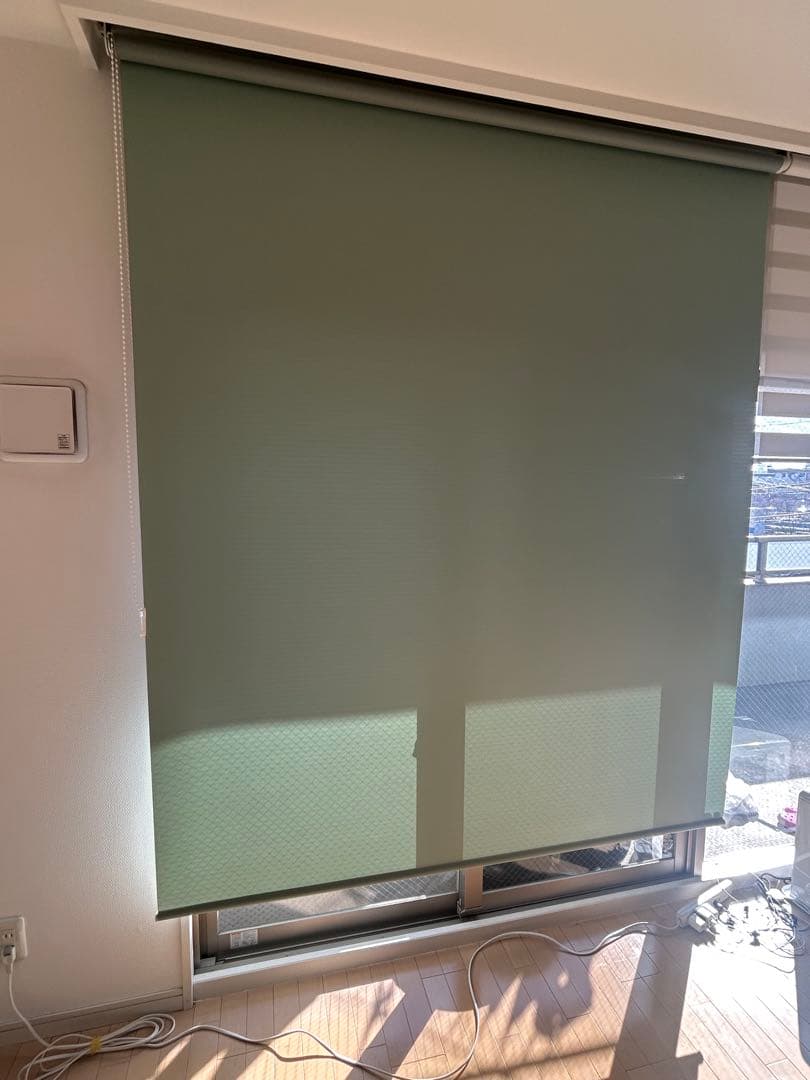 ニトリ　 ロールスクリーン　左操作のもの1つ　取付金具付き　高さ250×幅184