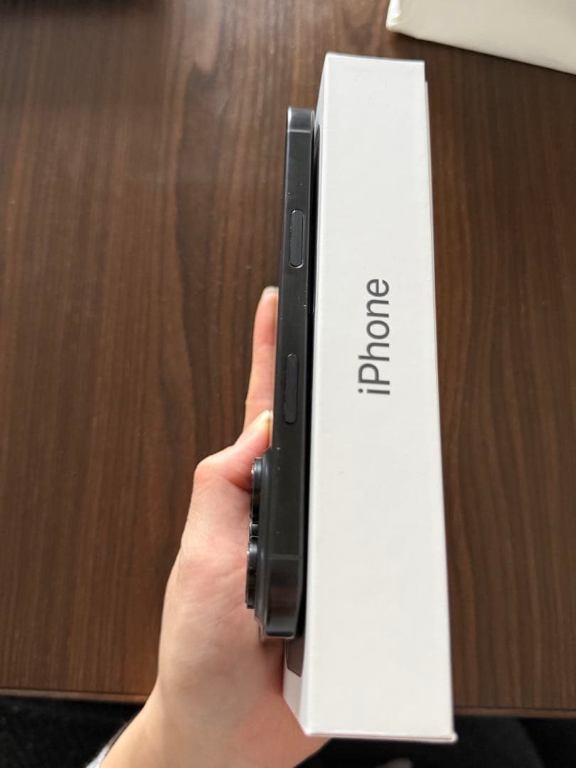 iPhone 16 Pro 128GB ブラック 本体