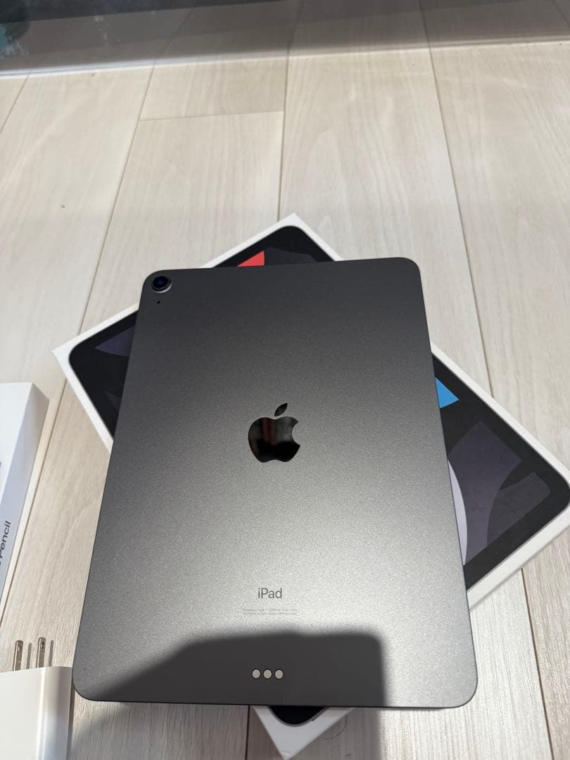 iPad air (第4世代、グレー、64、Wi-Fi)とApplePencil