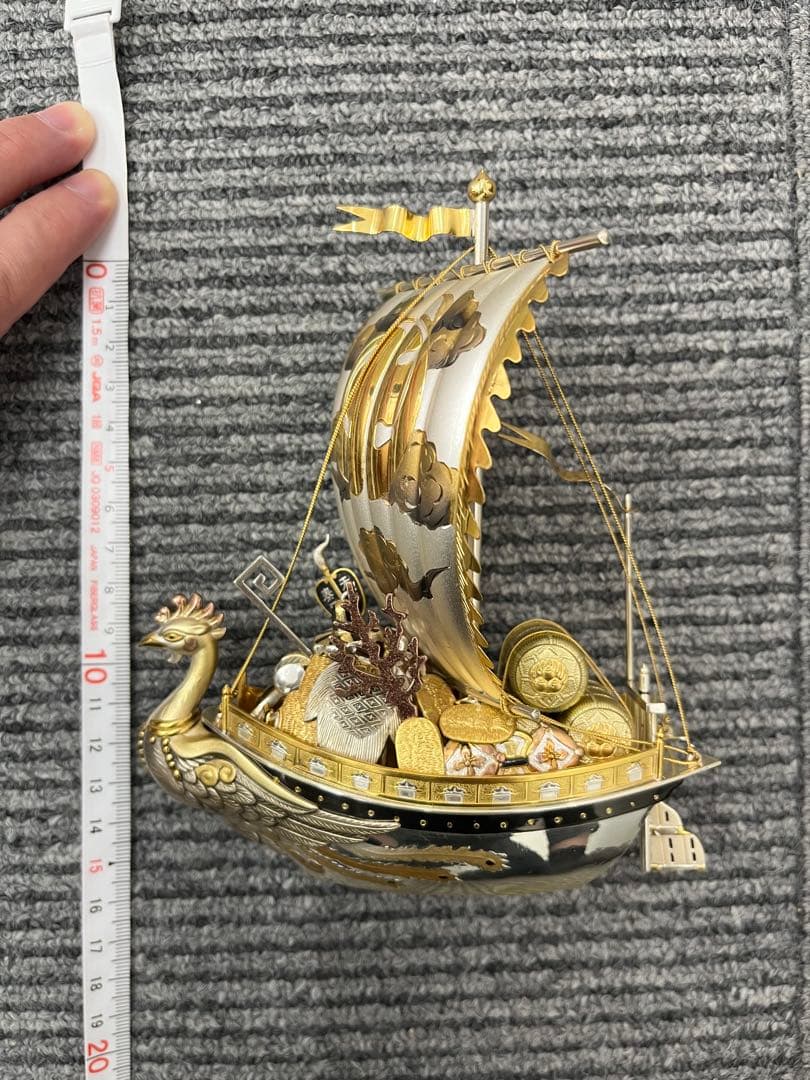 銀製　宝船　置物　ガラスケース付