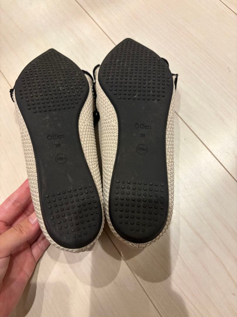 オッフェン　offenフリル付きフラットシューズ