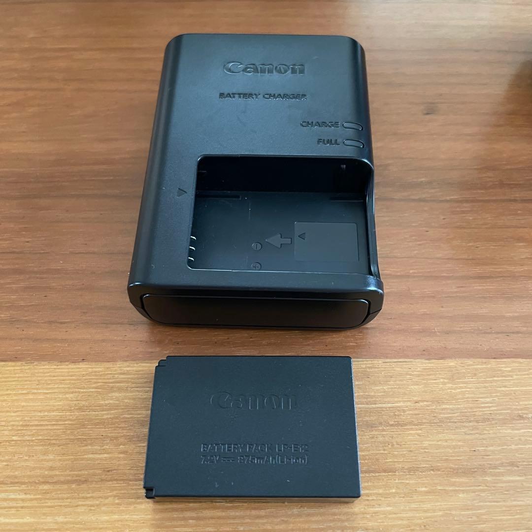 Canon EOS M100 ホワイト ダブルレンズキット　おまけ付き