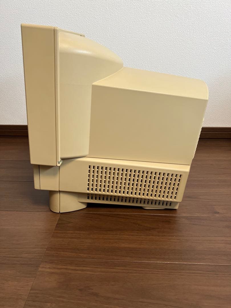 Macintosh LC575 本体