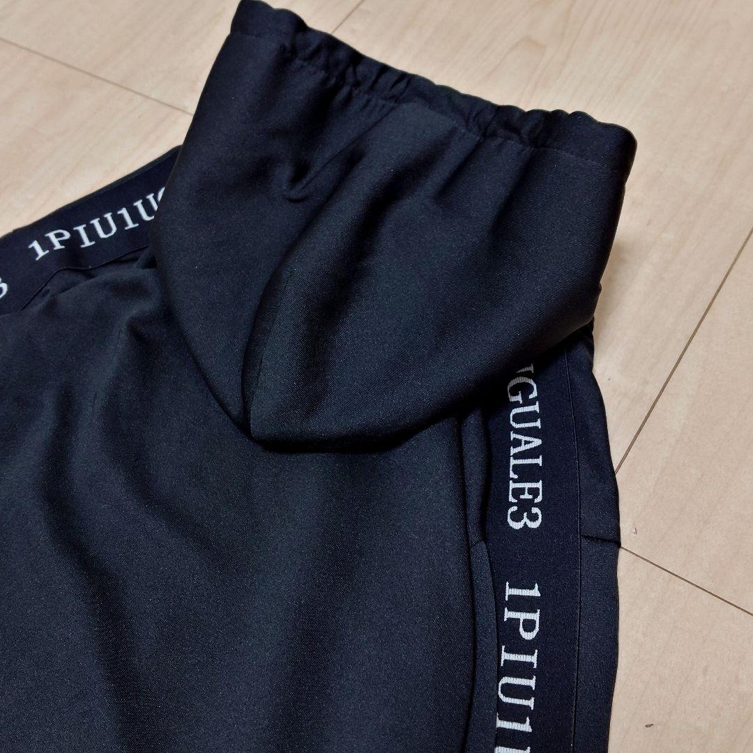 1PIU1UGUALE3 SPORT テープロゴパーカー