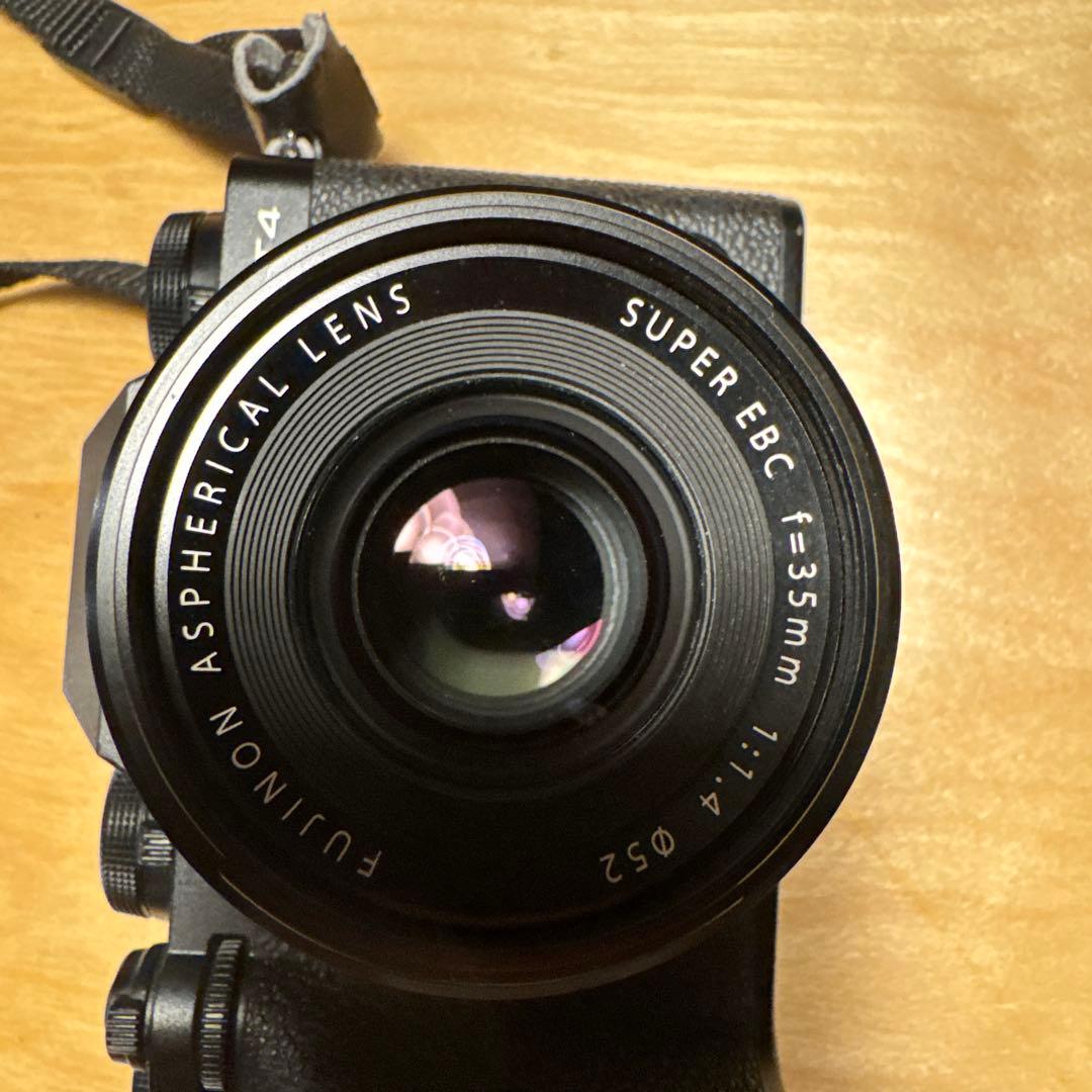 富士フィルムFUJIFILM　X-T4ボディ+35mmf1.4レンズ