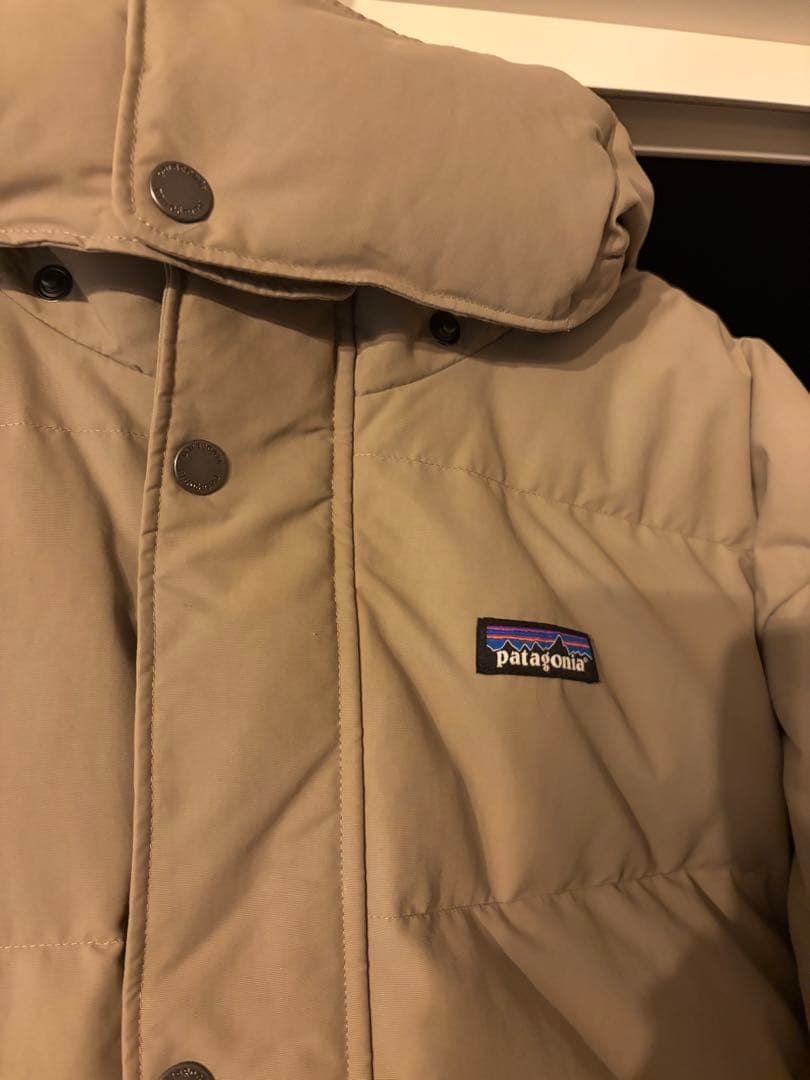 Patagonia ベージュ ダウンジャケット フード付き