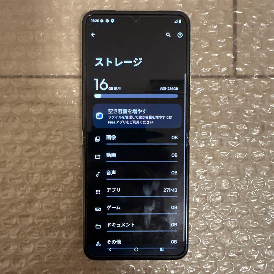 スマートフォン　motorola razr40 256GB