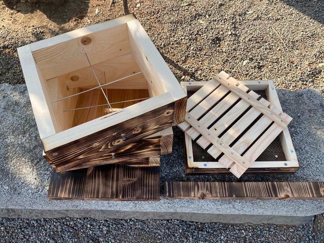 日本蜜蜂重箱式巣箱３段【巣落下防止ワイヤー着脱式】完成品 送料込