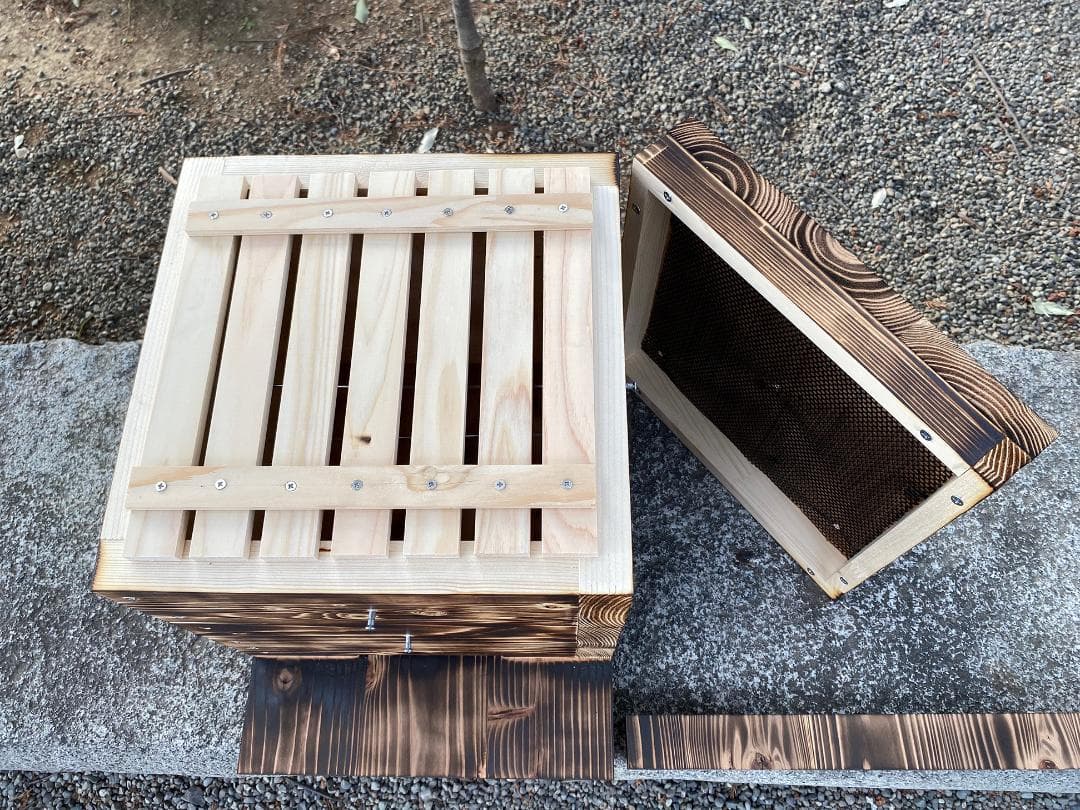 日本蜜蜂重箱式巣箱３段【巣落下防止ワイヤー着脱式】完成品 送料込