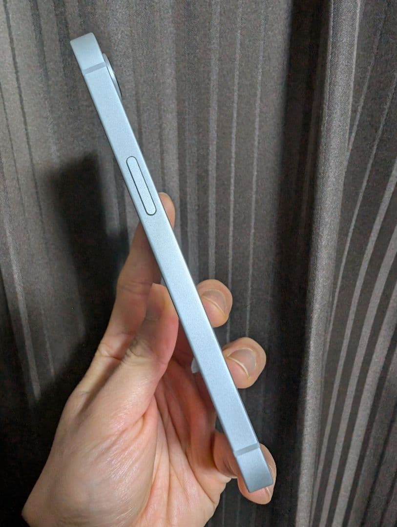 バッテリー容量100% iPhone 16e 128GB ホワイト