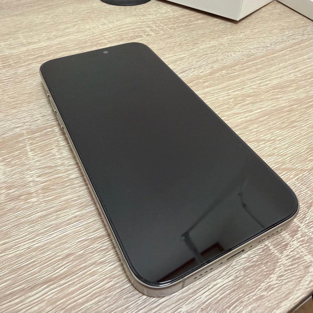 iPhone 15 Pro Max 本体 + 充電ケーブル + クリアケース