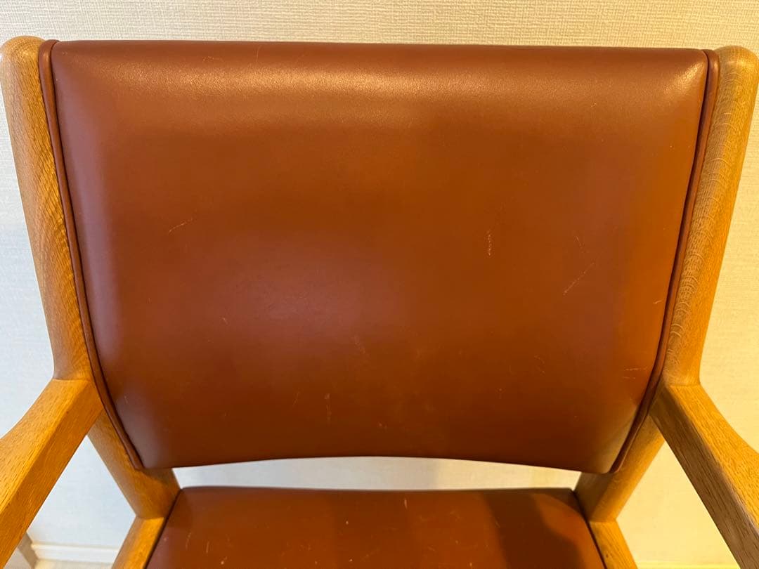 『GECKO』アーム付きダイニングチェア 木製