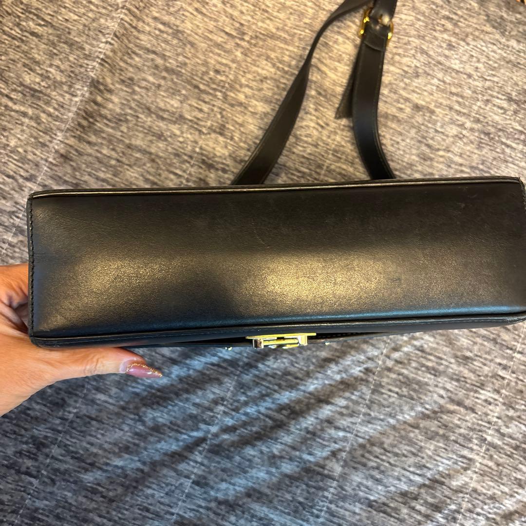 美品　GUCCI ブラックレザー ショルダーバッグ